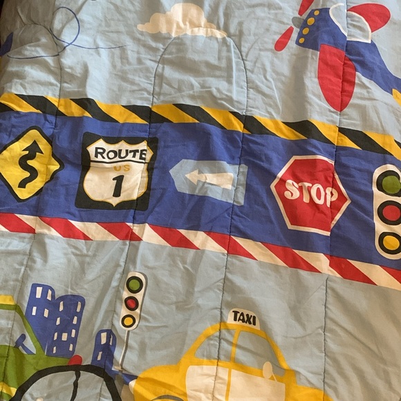 Twin Bed comforter and sheet set - Picture 4 of 4